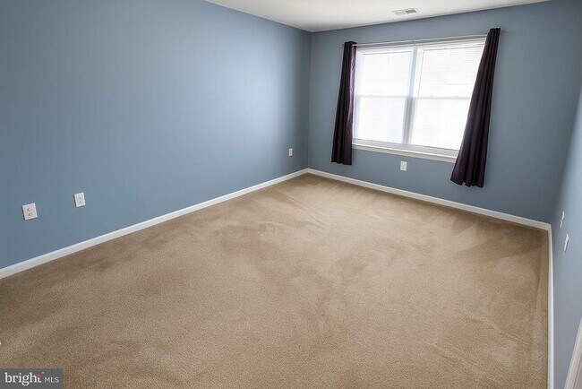 Building Photo - 18300 Streamside Dr