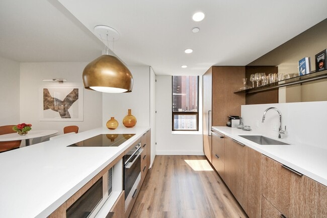 Building Photo - 1300 Lamar St