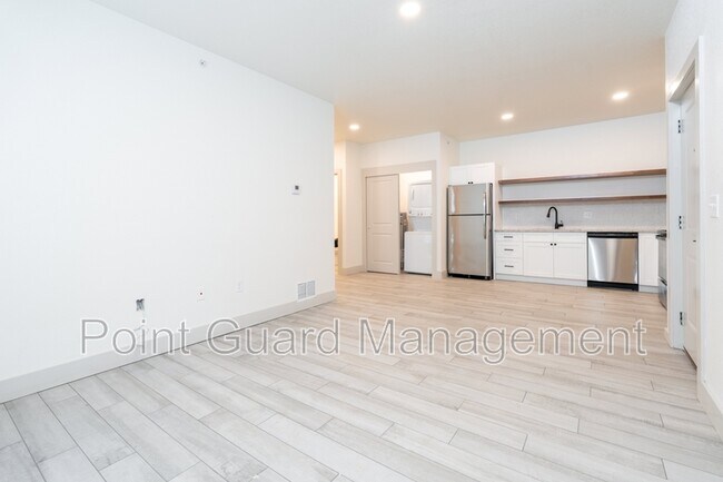 Foto del edificio - 1230 N Greenwich Rd