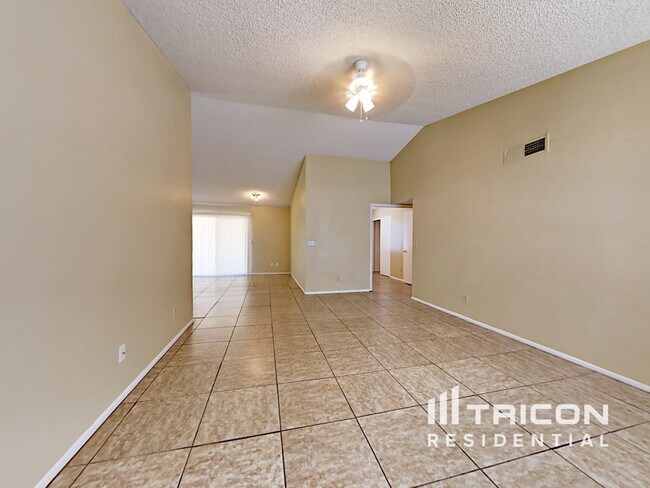 Foto del edificio - 8519 N 55th Ave