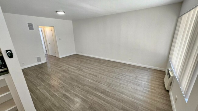 Foto del edificio - 545 Hayworth Ave