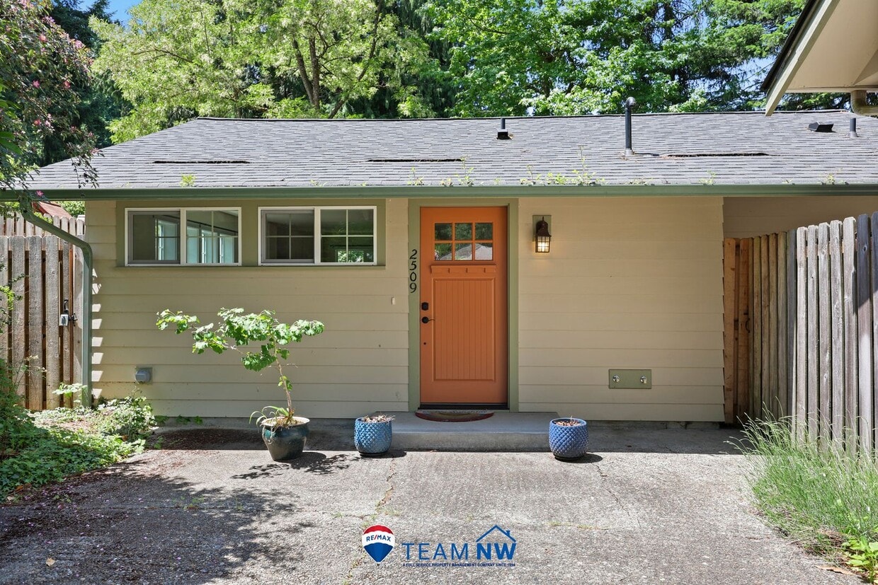 Primary Photo - MOVE IN READY NOW! Stylish One-Bedroom A/C...