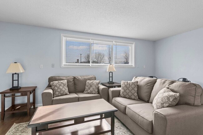Foto del edificio - 2309 Cherry Hills Dr