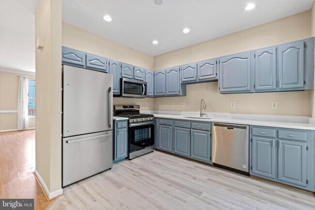 Building Photo - 14639 Stream Pond Dr