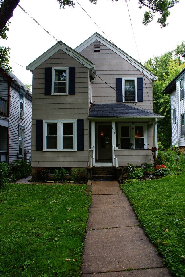 Building Photo - 1222 E Dayton St