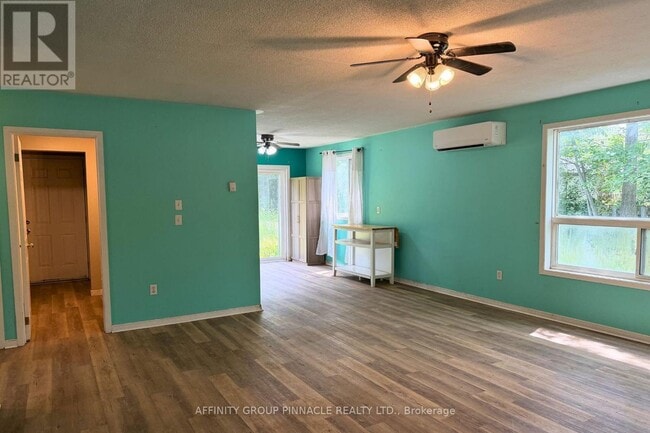 Building Photo - 2 Oakwood Dr