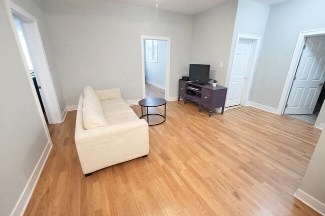 Foto del edificio - 3155 W Augusta Blvd