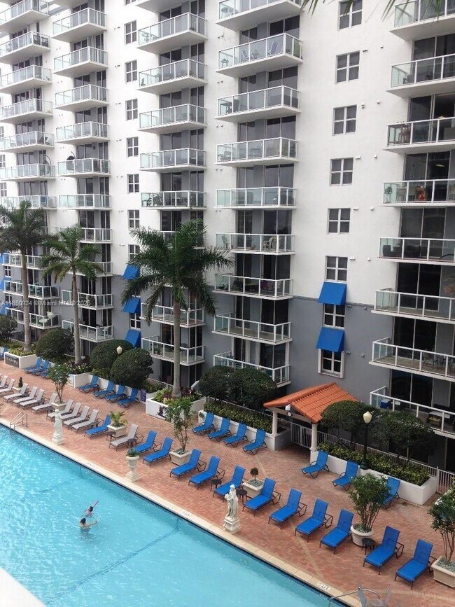 Foto del edificio - 5085 NW 7th St