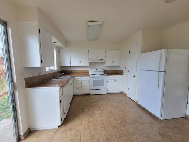 Building Photo - 1816 W 21st Ave