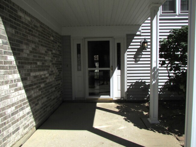 Building Photo - 607 Sutton Ct