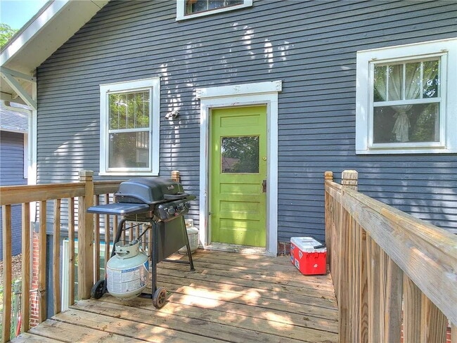 Building Photo - Charming 2-Bedroom Home minutes from everything!