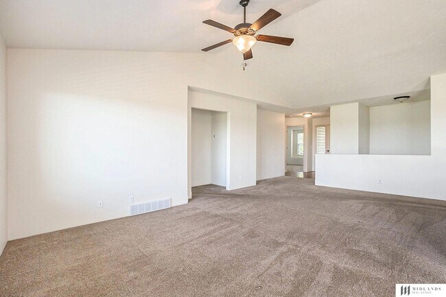 Foto del edificio - 19615 Marinda St