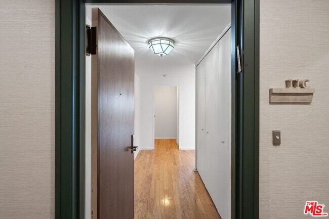 Foto del edificio - 865 Comstock Ave