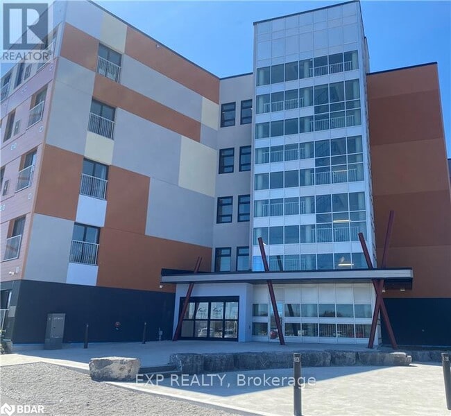 Photo du bâtiment - 75-275 Barrie Rd