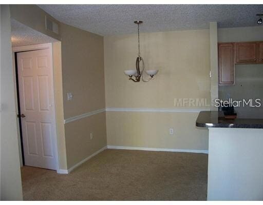 Foto del edificio - 215 Lake Brook Cir