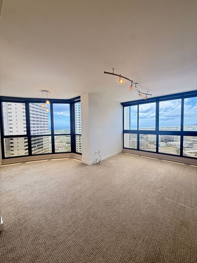 Foto del edificio - Available Now 1 Bed, 1 Bath, Kaka'ako, Oce...
