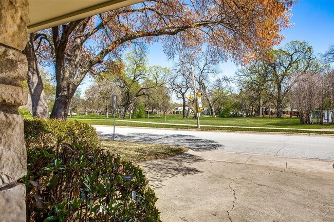 Foto del edificio - 3204 Overton Park Dr W