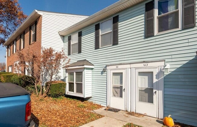 Building Photo - Spacious Townhouse in Blacksburg, VA.