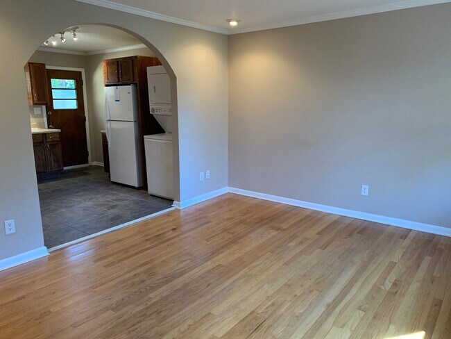 Building Photo - *Move In Special* 2 Bedroom | 1 Bath Townh...