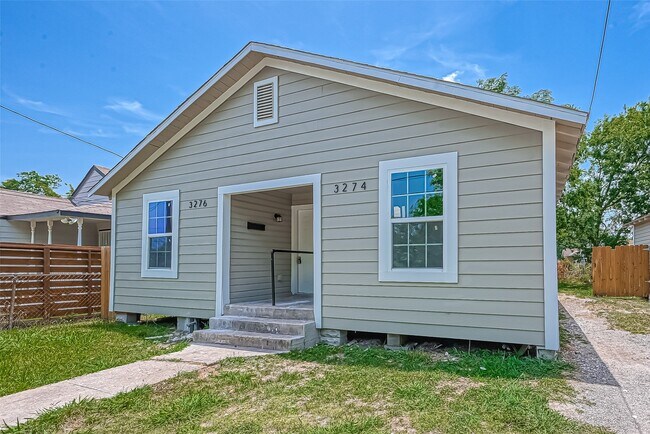 Building Photo - 3270 Reeves St