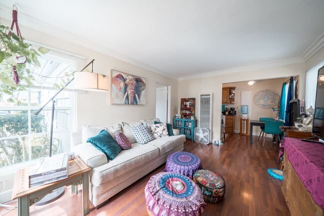 Foto del edificio - 4866 Muir Ave