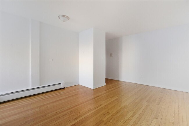 Foto del edificio - 6721 N Hermitage Ave