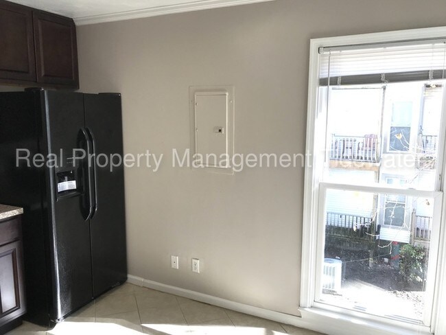 Foto del edificio - GORGEOUS 2 BEDROOM/ 1 CONDO IN OLDE TOWNE!