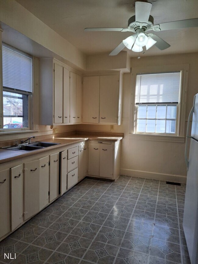 Foto del edificio - 5 br, 2 bath House - 635 Anderson Ave