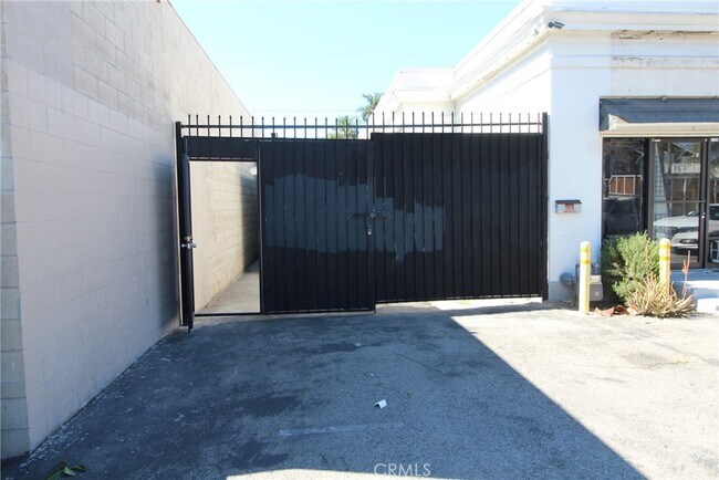 Foto del edificio - 705 N Anaheim Blvd