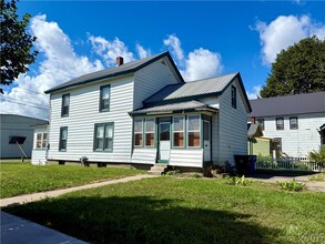 Building Photo - 62 Elm St