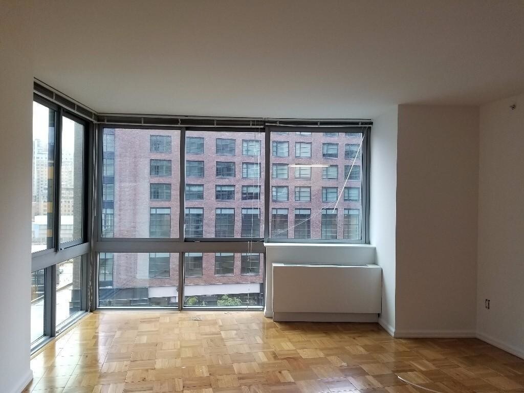 Primary Photo - 455 W 37th St