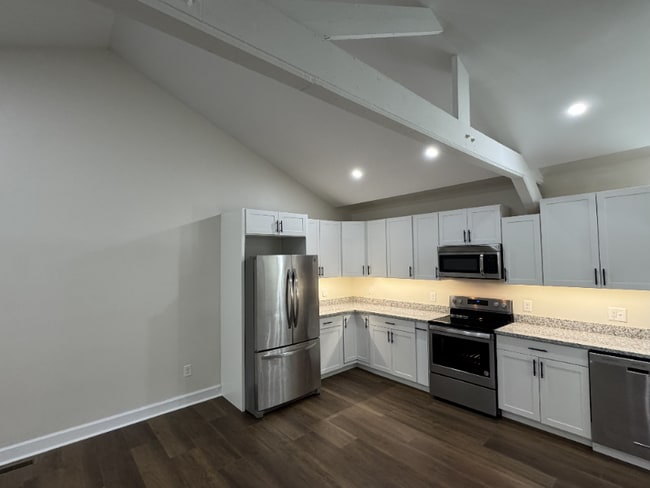 Building Photo - 630 Graham St