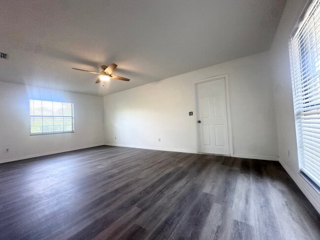 Building Photo - 107 Maplewood Dr