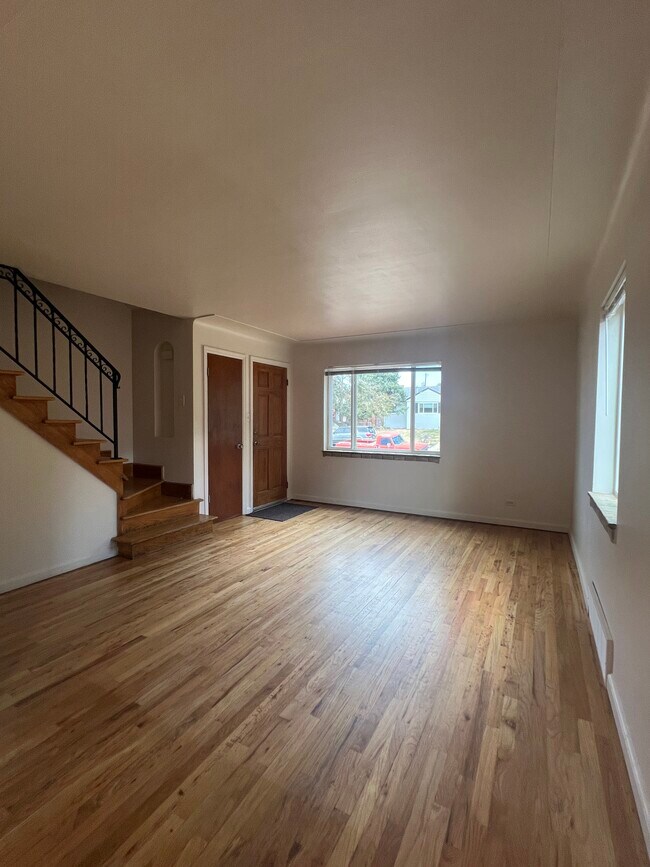 Building Photo - 3255 Bellaire St