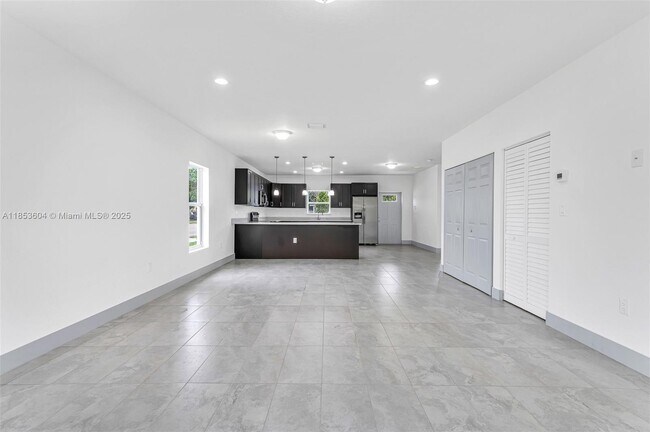 Foto del edificio - 2360 NW 14th St