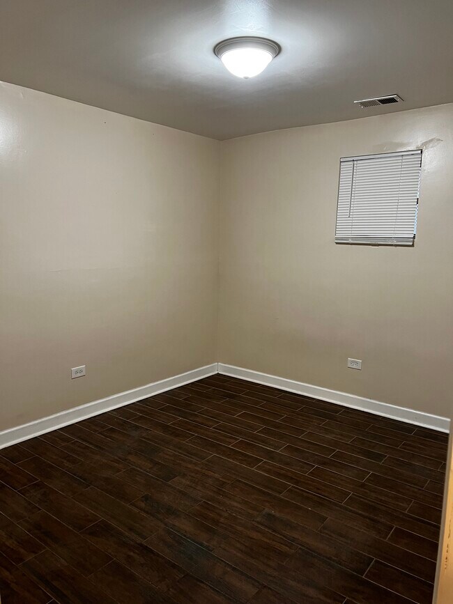 1st bedroom - 5023 S Michigan Ave