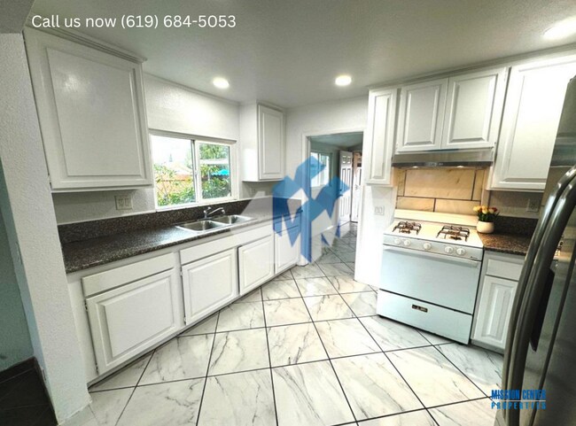 Foto del edificio - 5256-5260 Groveland Drive