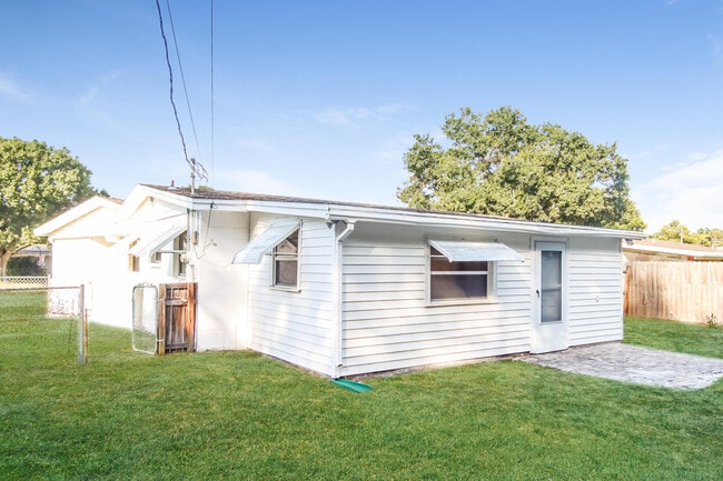 Building Photo - 2365 Dordon Dr