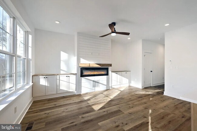 Foto del edificio - 1024 Trinity Rd