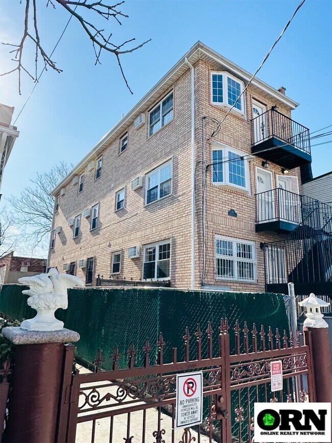 Building Photo - 756 Barbey St