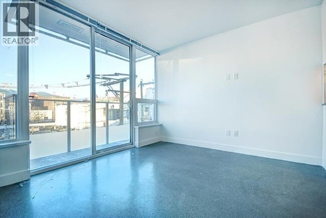 Building Photo - 231-231 E Pender St