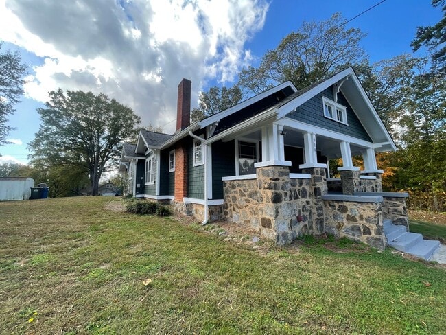 Building Photo - ?? COMING SOON ?? Charming 3 Bed / 1 Bath ...