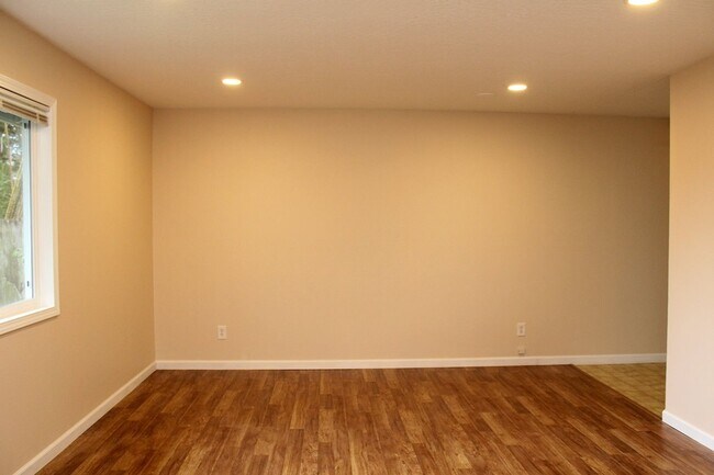 Foto del edificio - 4122-4130 SE Howe St