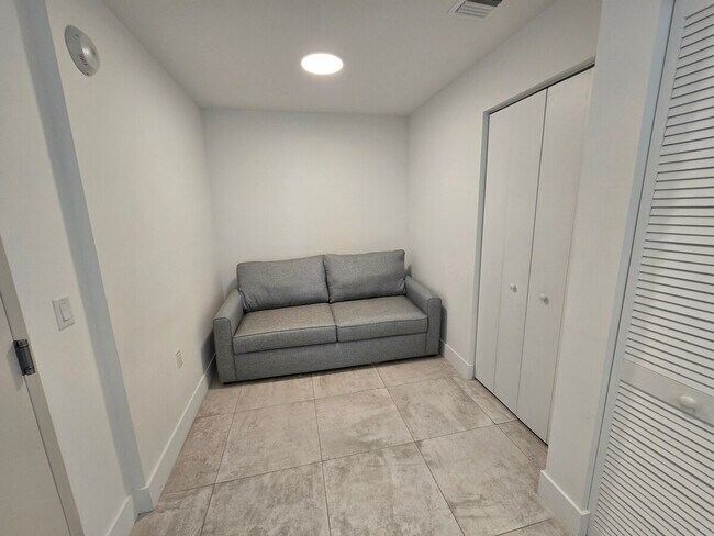 Foto del edificio - 190 SW 8th St