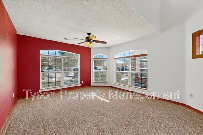 Foto del edificio - 2309 Kafka Pl NW