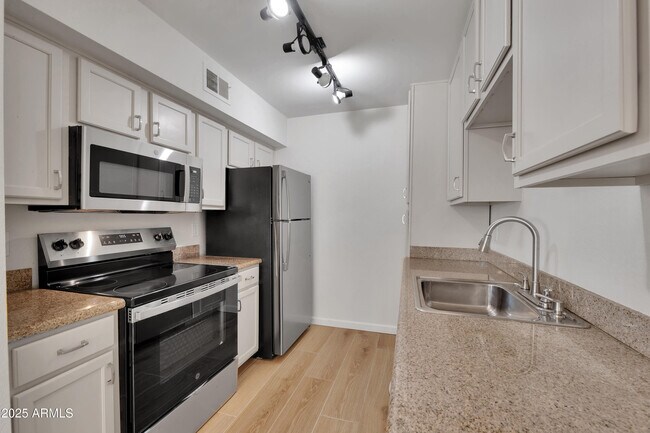 Foto del edificio - 3500 Hayden Rd