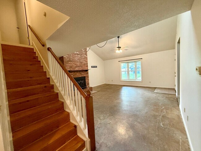 Building Photo - 1401 Elmdale Pl