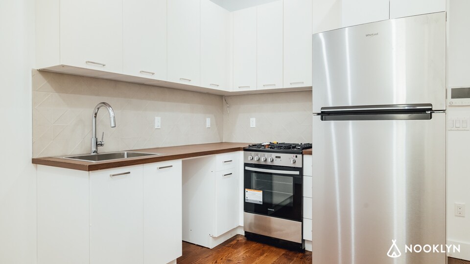 Foto principal - 903 DeKalb Ave