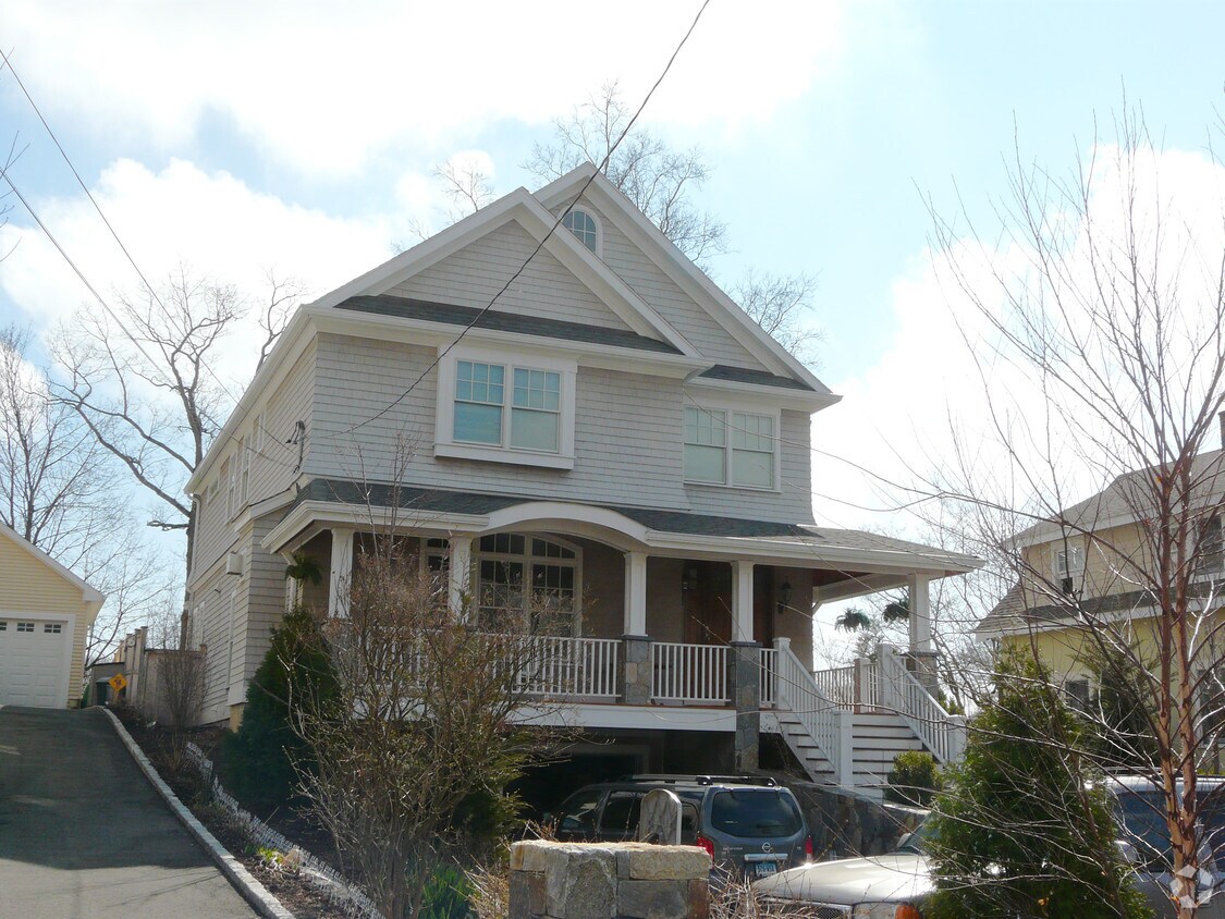 Building Photo - 27 Grove St