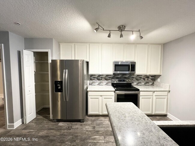 Foto del edificio - 7058 Snowy Canyon Dr